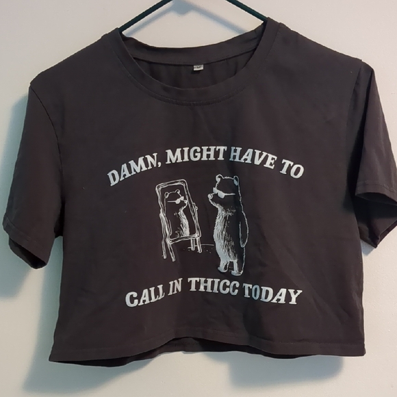 Tops - Graphic Cropped T-Shirt in Black